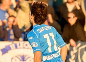 Goli i gjashtë në kampionat, sulmuesi shqiptar që ende nuk ka marrë një thirrje nga Sylvinho, vazhdon të jetë në formë të shkëlqyer në Itali.