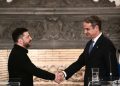 Greqia pozicionohet si qendër energjetike për Europën, Mitsotakis dhe Zelensky nënshkruajnë marrëveshjen historike për gazin.