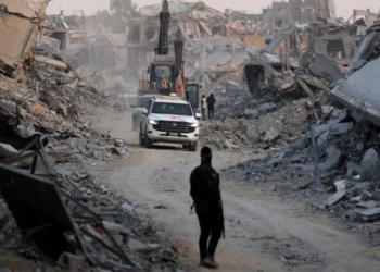 Grupi militant Hamasi dorëzon trupin e një pengu izraelit në Kryqin e Kuq. A po zhvillon sërish aktivitetet e tij?