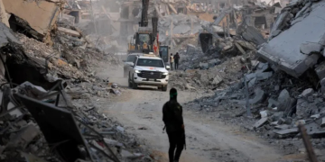 Grupi militant Hamasi dorëzon trupin e një pengu izraelit në Kryqin e Kuq. A po zhvillon sërish aktivitetet e tij?