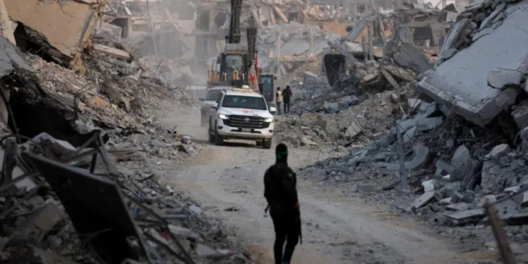 Grupi militant Hamasi dorëzon trupin e një pengu izraelit në Kryqin e Kuq. A po zhvillon sërish aktivitetet e tij?