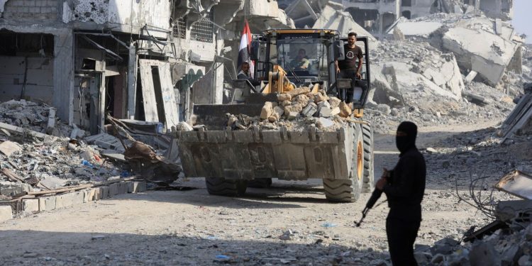 Hamas dorëzon tre trupa të tjerë në Izrael: Nis procesi i verifikimit për identifikimin e tyre.