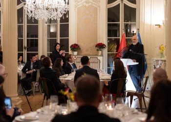 Hapja e kapitullit të negociatave me BE/ Rama nga Brukseli: "Përkundër kushteve të jashtme, brenda është ngrohtë"