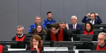 Hashim Thaçi uron Shqipërinë nga Gjykata e Hagës: Ish-presidenti thekson se sot nuk duhej të kishte seancë për të, pasi është një festë për të gjithë shqiptarët.