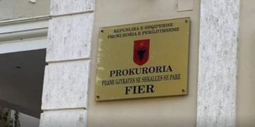 Hetim ndaj mjekut në Fier për mos ofrimin e shërbimeve mjekësore në spitalin publik dhe përfitime në sektorin privat.
