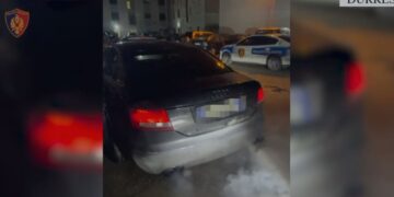 Hetim për dy të rinj pas xhirimeve të gomave të makinave në bulevardin e Durrësit gjatë natës