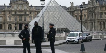 Hetimet e fundit zbulonin mangësi të sigurimit në Luvër, duke zbuluar fjalëkalimet dhe sistemet bazë që ishin të përdorura në muze.