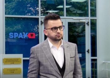 Hetimet ndaj kryebashkiakut të Kolonjës, Erion Isai, zgjaten nga SPAK me 3 muaj të tjera.
