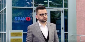 Hetimet ndaj kryebashkiakut të Kolonjës, Erion Isai, zgjaten nga SPAK me 3 muaj të tjera.