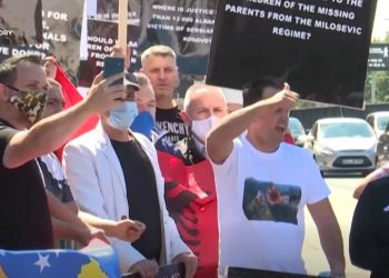 Historia E Brendshme: Transkripte të ndryshuara të seancave, shkelje të të drejtave dhe ofendime ndaj liderëve të UÇK për simbolet kombëtare. Çfarë ndodh në Hagë?