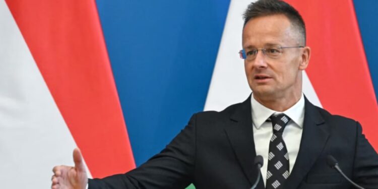 Hungaria shpreh mbështetje për Serbinë në furnizimin me naftë, ndërsa Vuçiç thekson se Shtetet e Bashkuara duhet të anulojnë sanksionet ndaj kompanisë.