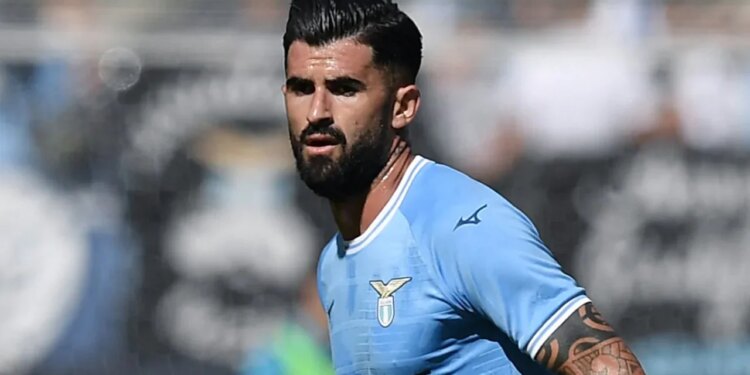 Hysaj u përjashtua nga ndeshja me Milanin, dhe mediat lidhur me klubin e Lazios parashikojnë largimin e tij në janar.