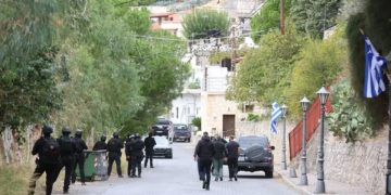 HAKMARRJE mes dy familjeve? Breshëri plumbash në Greqi, tre persona të vrarë dhe mbi 10 persona të plagosur