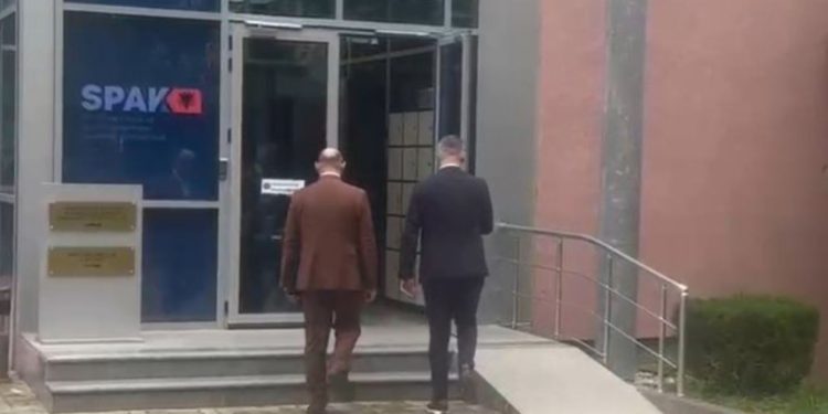 U paraqit sot në SPAK, kreu i ARRSH merret zyrtarisht i pandehur për tunelin e Llogarasë