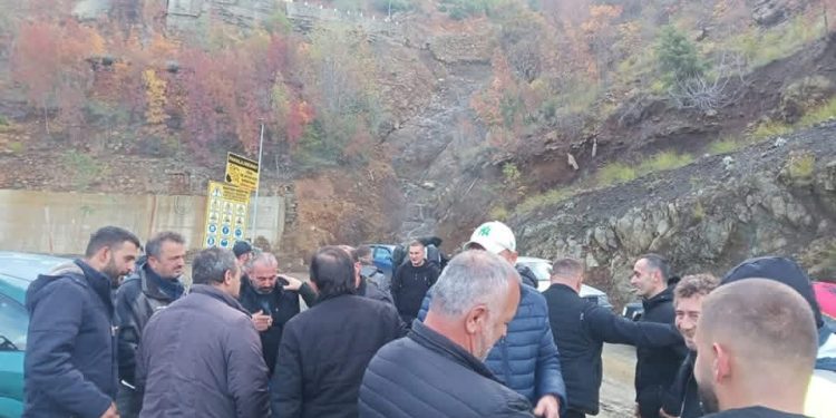 Aksident i fshehur në Mirditë! Kompania turke “Tete Albania” punon pa leje, plagos punëtorin dhe policia e Lezhës mban ngjarjen sekrete