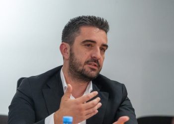 Skandali i ujit: Super hajduti i Ballukut, Klevis Jahaj shpërndau miliona për oligarkët, ndërsa shqiptarët vuajnë për një pikë ujë!