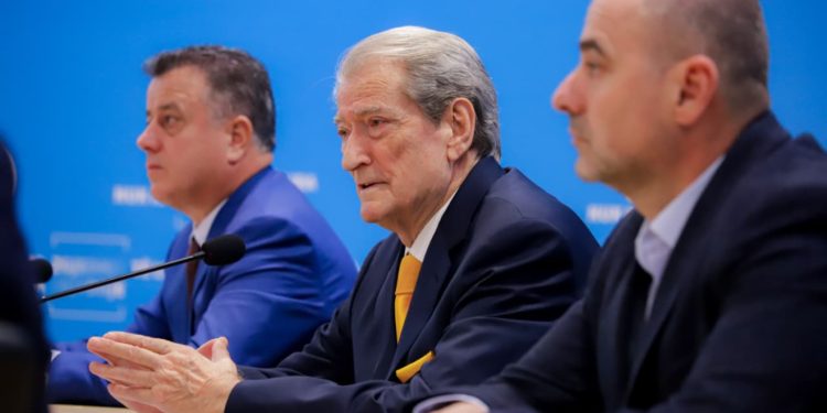 Berisha i drejtohet ambasadorit të BE: Cilido që mohon narkoshtetin, me dashje ose pa dashje e mbështet Edi Ramën në platformën e tij