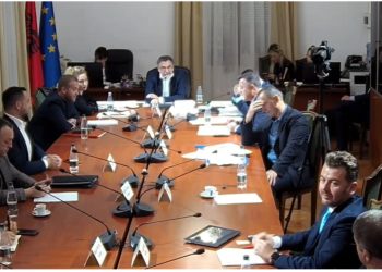 “Të paktën unë jam burrë në të gjitha drejtimet”, plas keq mes Nokës dhe ministrit Vëngu: Me ligjin që miratuat, ju se dini kujt gjinie i përkisni…