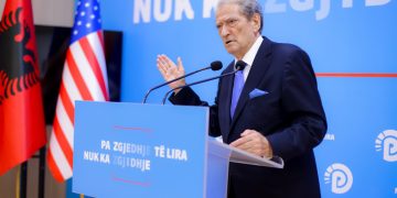 Berisha: Mediat po censurojnë lajmin që Muç Shaljani bëri fushatë dhe bleu vota për ministrin Ervin Hoxha