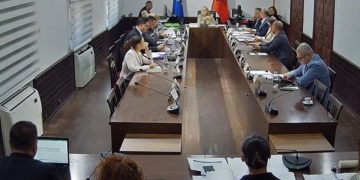 “Lëre aman”/ Erion Braçe përplaset me zv.Ministren e Infrastrukturës: Na trembët deputet, qetësohuni