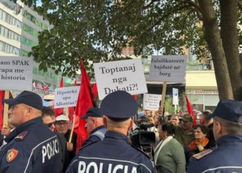 Banorët e Tragjasit, Orikumit dhe Dukatit protestë para SPAK! Kërkojnë hetim edhe nga SHBA për tjetërsimin e pronave