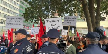 Banorët e Tragjasit, Orikumit dhe Dukatit protestë para SPAK! Kërkojnë hetim edhe nga SHBA për tjetërsimin e pronave