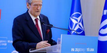 Berisha: Sot çelim siparin e protestave të pandërprera, kërkesa e vetme është dorëheqja e Ramës dhe Lubi Ballukut për të ecur drejt qeverisë teknike dhe zgjedhjeve të lira dhe të ndershme