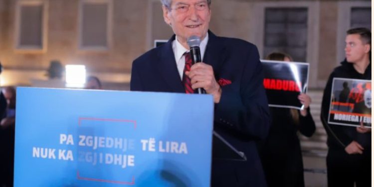 Sali Berisha justifikohet pas pjesëmarrjes së ulët në miting: S’e kam fajin unë, pse njerëzit nuk dalin në protestë