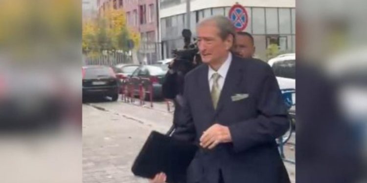 Do të pyetet për herë të parë për ngjarjet e 21 Janarit, Sali Berisha mbërrin në SPAK