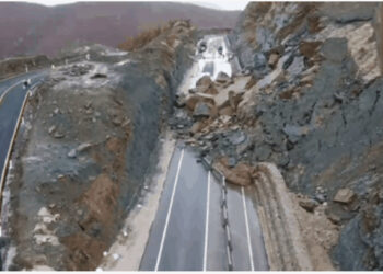 Skandali në Qukës–Qafë Plloçë/ Rruga “e florinjtë” 260 milion euro shembet nga shiu i parë