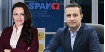 ‘Rrethi vicioz i pushtetit’/ Hoxhaj: Pasuritë publike përfundojnë tek Ceno Klosi e kushëriri i tij, të lidhur me Ballukun
