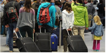 Një në tre shqiptarë planifikon emigrimin, kërkojnë punë dhe jetesë më të mirë