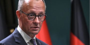 Industria gjermane e çelikut përballet me rrezik kolapsi, Merz convokon samit urgjent në Berlin.