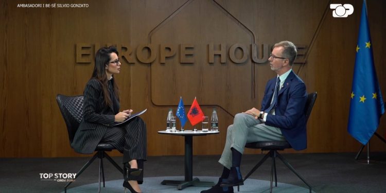 Intervista në Top Story: Gonzato paralajmëron se ndërhyrjet në sistemin e drejtësisë rrezikojnë shanset për integrimin në BE.