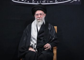 Irani përcjell mesazh të prerë për SHBA-në: Udhëheqësi Suprem Khamenei paralajmëron se bashkëpunimi është i pamundur nëse amerikanët vazhdojnë të mbështesin Izraelin.
