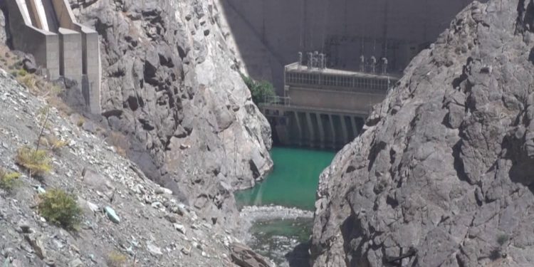 Iranit i shkaktohen probleme nga mbjellja e reve, pasi pas thatësirave fillojnë përmbytjet.