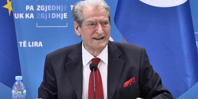 Ish-kryeministri Sali Berisha paraqet padinë, Gjykata Kushtetuese bën të ditur datën e seancës plenare.