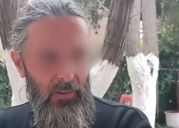 Ish-modeli që u bë prift dhe shpërndante drogë në qytet: Skandali në kishën greke, 46-vjeçari pretendon se heq magjitë dhe shëron kancerin.