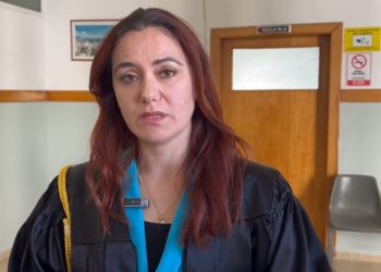 Ishte person tërheqës; viktima kishte arritur marrëveshje edhe për gjaqet" / I vrau babanë me thikë, avokatja e 25-vjeçarit thotë: "I ati e kishte paralajmëruar të ishte i kujdesshëm...