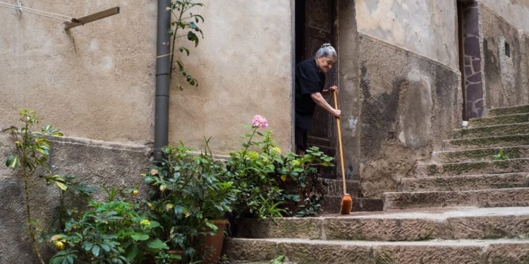 Italia e papërmbajtshme me Njëqindvjeçarët, më shumë se 2,000 qytetarë italianë do të festojnë 100-vjetorin e tyre në vitin 2025.