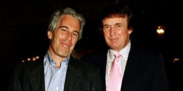Jeffrey Epstein dërgon e-mail Donald Trump-it, Presidenti amerikan reagon: Ai ishte një demokrat, pyesni Bill Clintonin për të.