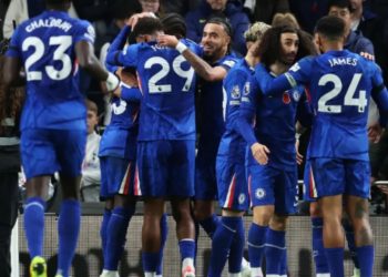 Joao Pedro ndihmon Chelsea të triumfojë në derbin londinez përballë Tottenhamit.