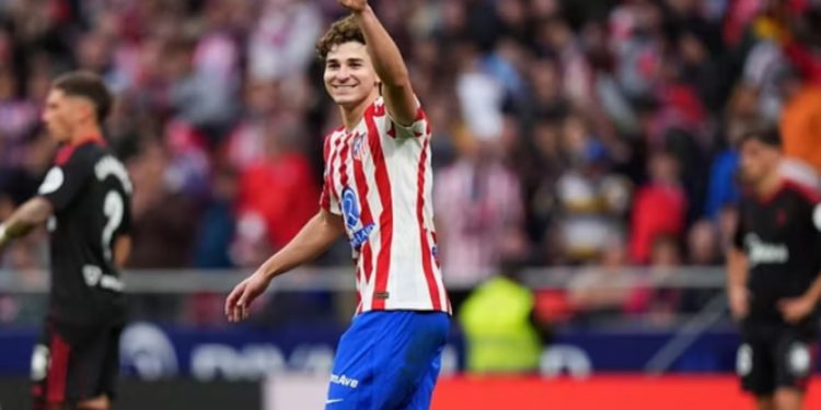 Julian Alvarez rikthen shpresat me golin e tij, Atletico Madrid triumfon përballë Sevillës.