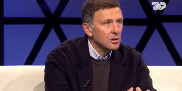 Jupi tregon habinë për pranimin e Nuhiut si trajner të Tiranës, ndërsa analizon situatën e vështirë të bardhebluve: Flamurtari ka ende një mundësi shprese.