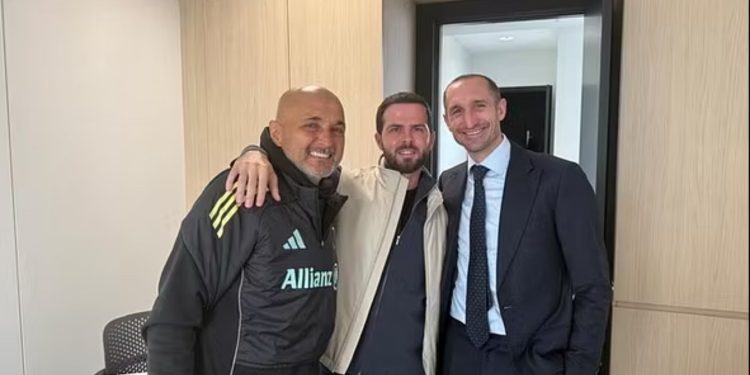 Juventus, kush është ky këtu? Pjanic në Continassa, është një vizitë e zakonshme apo një 'intervistë pune'?