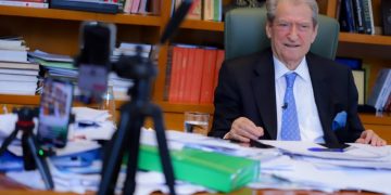 Kandidatë të pavarur që u mbështetën nga opozita, nuk arritën të fitojnë në zgjedhjet e pjesshme lokale; Berisha deklaron: Populli e hoqi besimin nga Rama.