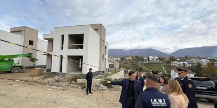 Kantieri në zonën e Farkës është pezulluar përtej lejes së ndërtimit; Bashkia e Tiranës apelon për respektimin e ligjit dhe urbanistikës.