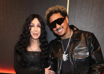 Këngëtarja e njohur flet për marrëdhënien e saj me një partner 40 vjet më të ri: "Më thotë se po plakem, por..."