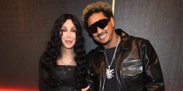 Këngëtarja e njohur flet për marrëdhënien e saj me një partner 40 vjet më të ri: "Më thotë se po plakem, por..."