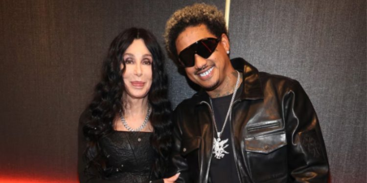 Këngëtarja e njohur flet për marrëdhënien e saj me një partner 40 vjet më të ri: "Më thotë se po plakem, por..."